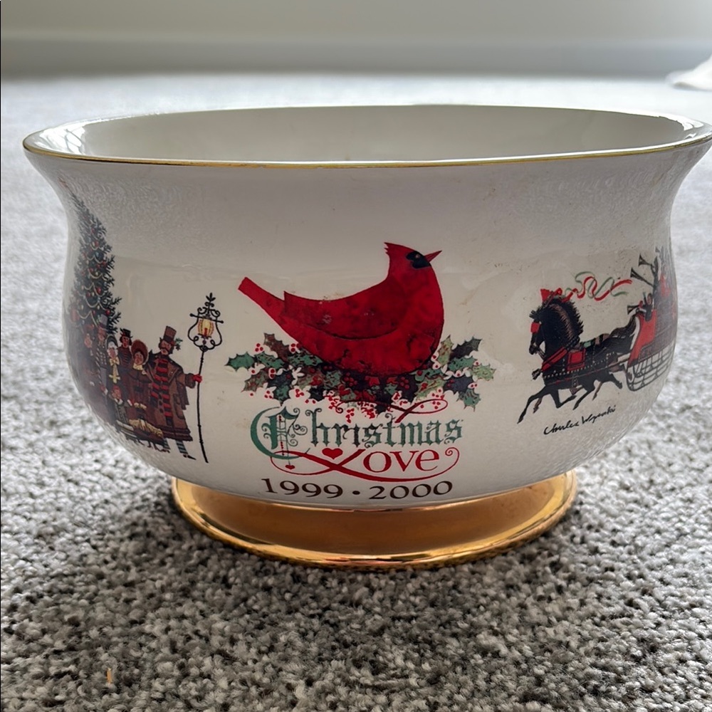 Christmas Love Holiday Bowl with Gold Trim - 1999-2000